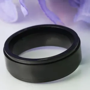 Minimalistischer schwarzer Edelstahl Spinner Ring für Damen und Herren, klassisches Modeaccessoire.