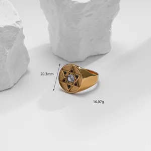 Titanstahl Davidstern Herrenring mit Zirkonia, jüdischer religiöser Ring Detailansicht.