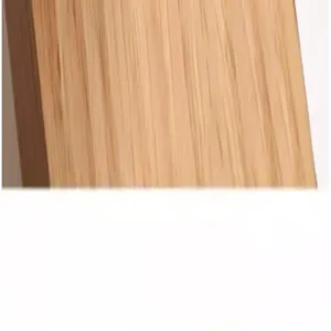 Detalle en primer plano de la cinta de calafateo impermeable autoadhesiva efecto madera.