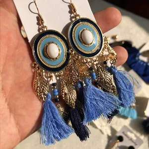 Orecchini lunghi con nappe blu e foglie dorate stile boho pendenti gioielli donna