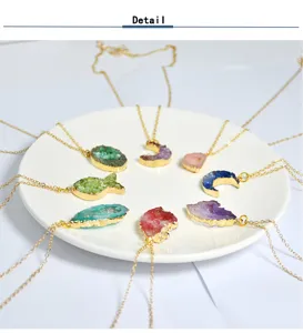 Schicke bunte Achat Scheibe Anhänger Halskette, unregelmäßige Kristall Schmuck für Damen.