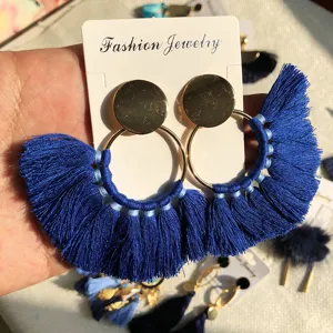 Orecchini pendenti con nappa blu reale, lunghi orecchini statement disco oro donna.