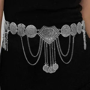 Gedetailleerd overzicht van vintage zilveren munten tailleketting, met kwastjes.