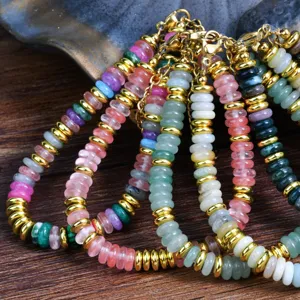 Prachtige handgemaakte gekleurde edelsteen kralen armband met gouden accenten voor dames