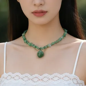 Schicke grüne Edelstein Splitter Halskette mit unregelmäßigem Anhänger, elegante Kette für Frauen.