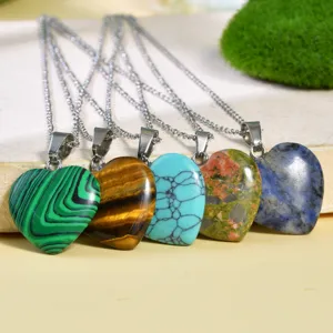 Set collana con ciondolo a cuore in pietra naturale, catenella elegante per donna.