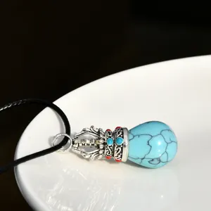Collier pendentif goutte d'eau turquoise rétro style tibétain avec cordon noir et métal argent.