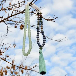 Lunga collana maglione con perline boho e nappa, gioielli in pietra naturale multicolore