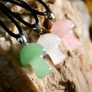 Collana con pendente a fungo in pietra naturale catena clavicola cristallo corda