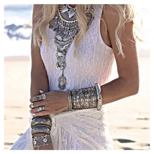 Bracciale rigido largo in argento vintage boho, gioielli etnici intagliati per donne.