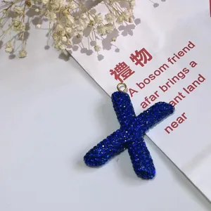 Dunkelblauer Strass Buchstabe X Anhänger Schlüsselanhänger für Taschen und Autoschlüssel.
