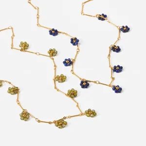 Squisita collana clavicolare in acciaio inossidabile placcato oro 18K con perline di fiori chic.