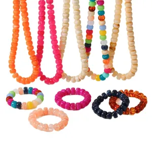 Set di gioielli con collana e bracciale in perline di acrilico colorato da donna, stile vacanza.