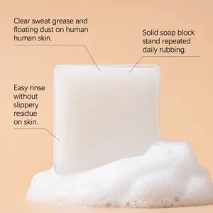 Barretta di sapone solido bianco con schiuma rimuove delicatamente sudore e grasso dalla pelle.