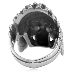 Roestvrijstalen Indiaanse schedel ring voor heren, vintage sieraden detailweergave.