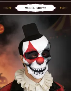 Detailopname van het enge Halloween clown skelet masker met hoge hoed en geplooide kraag.