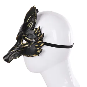 Gedetailleerd aanzicht van het zwart-gouden 3D dier vos masker met textuur en elastiek.