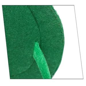 Grüner Filz Zylinder Haarklammer Detailansicht, St. Patricks Tag irisches Partykostüm Zubehör.