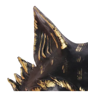 Gedetailleerd close-upweergave van de oortextuur van het 3D dierenvossenmasker voor feest.