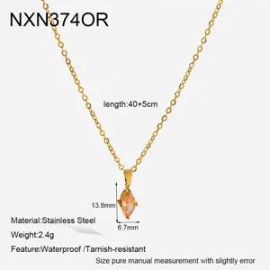 Collana con ciondolo in zircone marquise placcato oro 18k in acciaio inossidabile dettagliata.