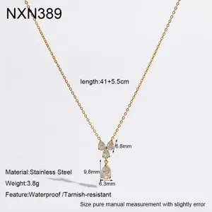 Collana con ciondolo geometrico a goccia placcata oro 18K in acciaio inox dettaglio