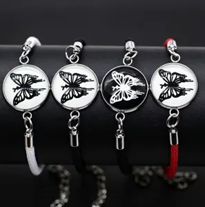 Leuchtender Schmetterling Edelstahl Zeit Edelstein Armband Detailaufnahme geflochtene Seile Paare.