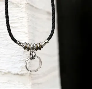 Vintage Herren geflochtene Lederkette mit Metallperlen Anhänger für tägliche Retro Punk Mode.