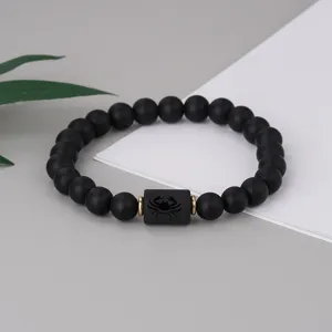 Details des schwarzen matten Achat Perlenarmbands mit Sternzeichen Krebs fuer Paare.