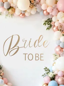 Vue détaillée de l'autocollant mural de mariage avec texte élégant Bride TO BE et ballons.