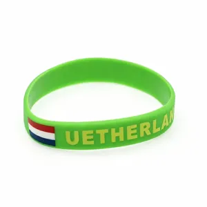 Green silicone wristband with Netherlands flag and text, circumference 18.6cm for fans.