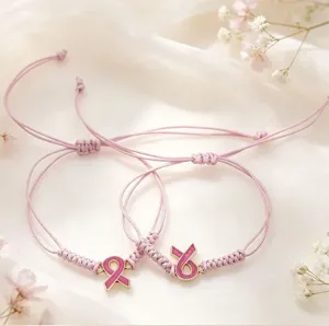 Bracelet tressé fait main avec ruban rose pour femmes, design réglable, accessoire élégant.