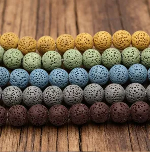 Bunte Lavastein Rundperlen Detailaufnahme für DIY Schmuckherstellung, Armbänder und Halsketten.