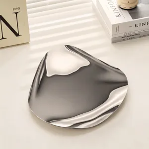 Noords luxe onregelmatig gebogen metalen dienblad, artistieke sieraden opbergplateau.
