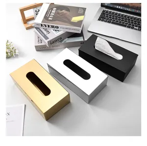 Vista dettagliata di moderne scatole di fazzoletti in acciaio inossidabile oro, argento e nero.