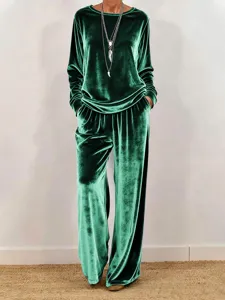 Detailed view of the women's green velvet casual lounge set featuring a cozy top and pants.