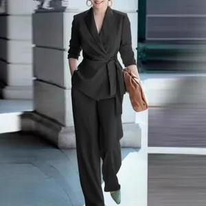 Dames effen zwarte blazerstrik top en broek tweedelig pak hoofdweergave elegante herfstoutfit