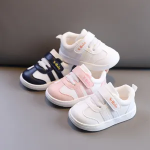Scarpe da camminata traspiranti in rete per bambini piccoli con suole morbide sneakers