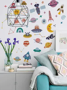 Bunte Weltall Wandtattoos mit Planeten und Raketen für das Kinderzimmer und Wohnzimmer Deko.