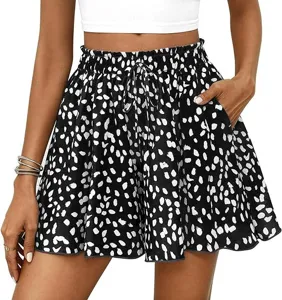 Shorts femme taille haute imprimé pois noir et blanc coupe A avec cordon poches.