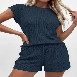 Ensemble de salon haut et short a manches courtes en tricot gaufre pour femme casual.