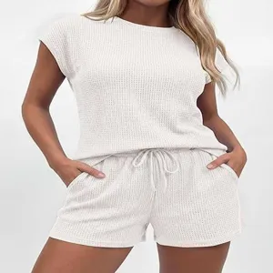 Ensemble de loungewear gaufré blanc pour femme haut manches courtes et short casual