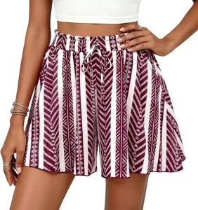 Vue détaillée du short femme taille haute à motifs avec imprimés géométriques et cordon.