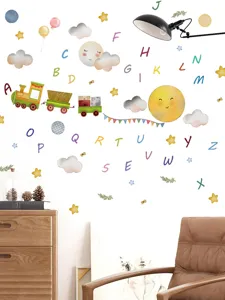 Gedetailleerd overzicht van kinderkamer muursticker met schattige trein en alfabet.