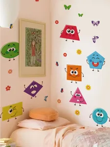 Cartoon geometrische muursticker scène, schattige gezichtsuitdrukkingen, kinderkamer decor.