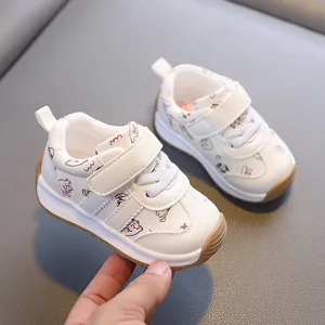 Chaussures de marche imperméables en cuir pour bébé avec semelle souple et adorables chats.