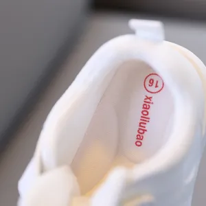 Scarpe primi passi per neonati suola morbida antiscivolo sneakers bambino dettaglio bianco