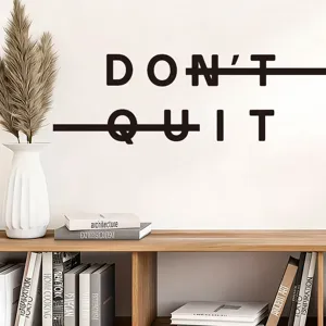 Prachtige inspirerende muursticker met belettering voor moderne woonkamer inrichting.