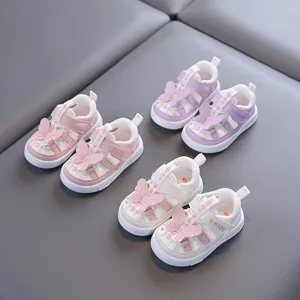 Peuter zomer sandalen met zachte zool en schattige 3D vlinder voor kleine meisjes.