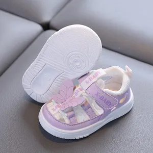 Leuke peuter sandalen met 3D vlinder, ademende uitsparingen en comfortabele zool voor meisjes.