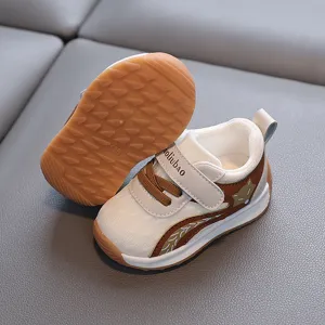 Chaussures de marche respirantes pour tout-petits à semelles antidérapantes, design mignon.